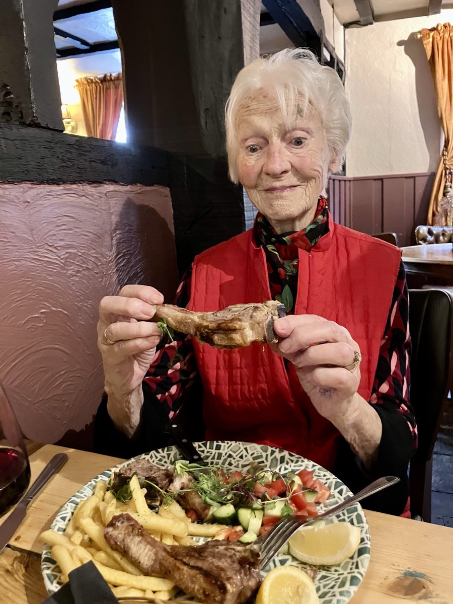 karen thompson tweet media