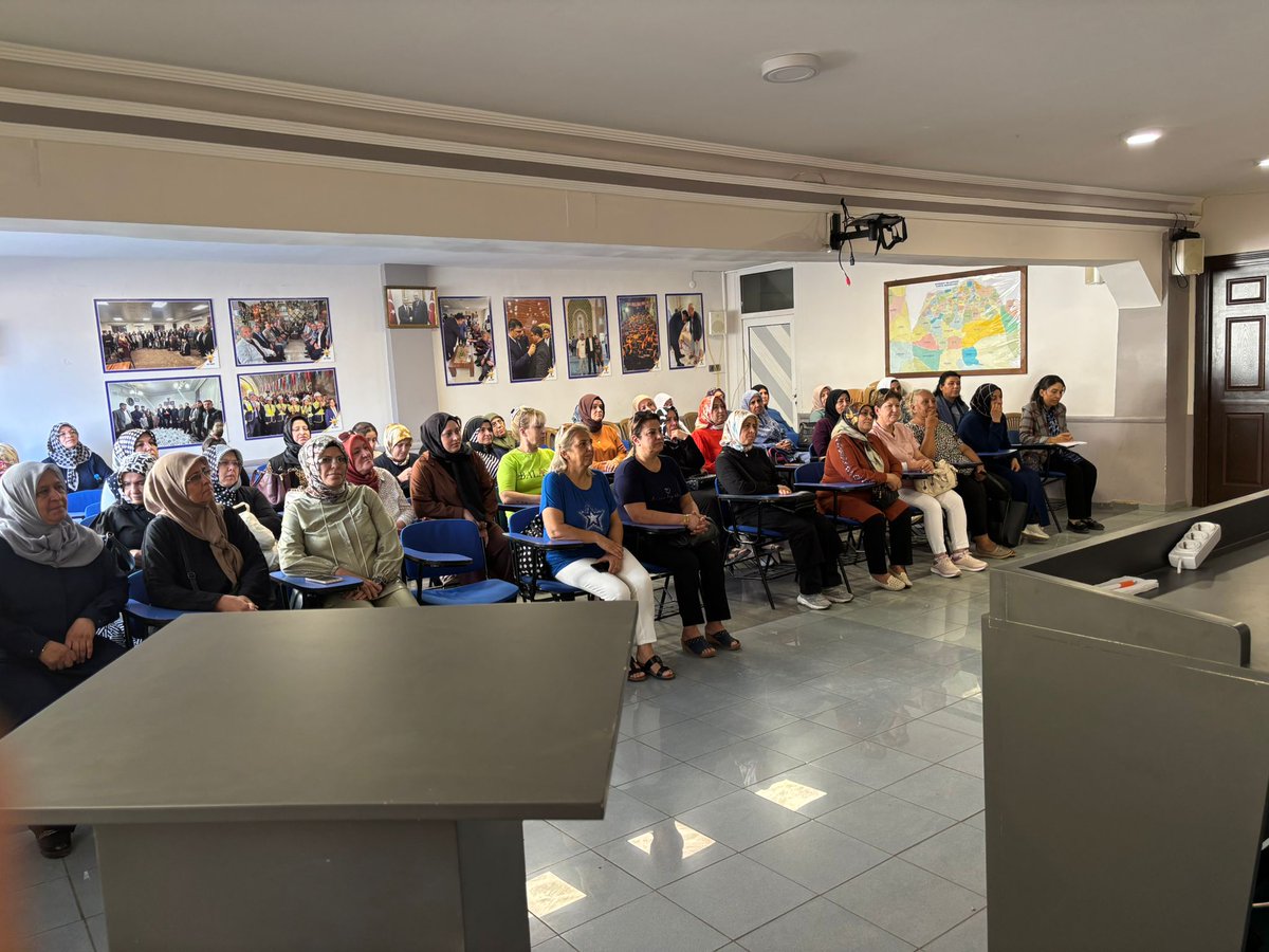 Kadın Kolları Başkanımız Sn. Fatmagül Aslandağ başkanlığında; mahalle başkanlarımız, temsilcilerimiz ve yönetim kurulu üyelerimizin katılımıyla haftalık olağan toplantımızı gerçekleştirdik. Birlik ve beraberlik içerisinde çalışmalarımıza kararlılıkla devam ediyoruz.