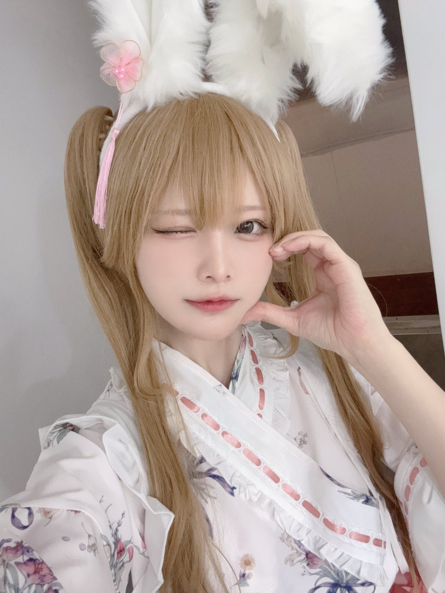 伊織いお/いおのコト 上から見るか 下から見るか限定チェキ付き 楽天市場】【サイン本】【チェキ付き2冊セット】伊織いお1st
