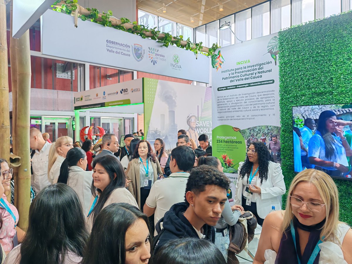 La Gobernadora del Valle del Cauca <a href="/DilianFrancisca/">Dilian Francisca T.</a> visitando el stand  de INCIVA en la Cumbre de Sostenibilidad e Innovación Ambiental 2025 en Bogotá. <a href="/GobValle/">Gobernación Valle del Cauca</a>