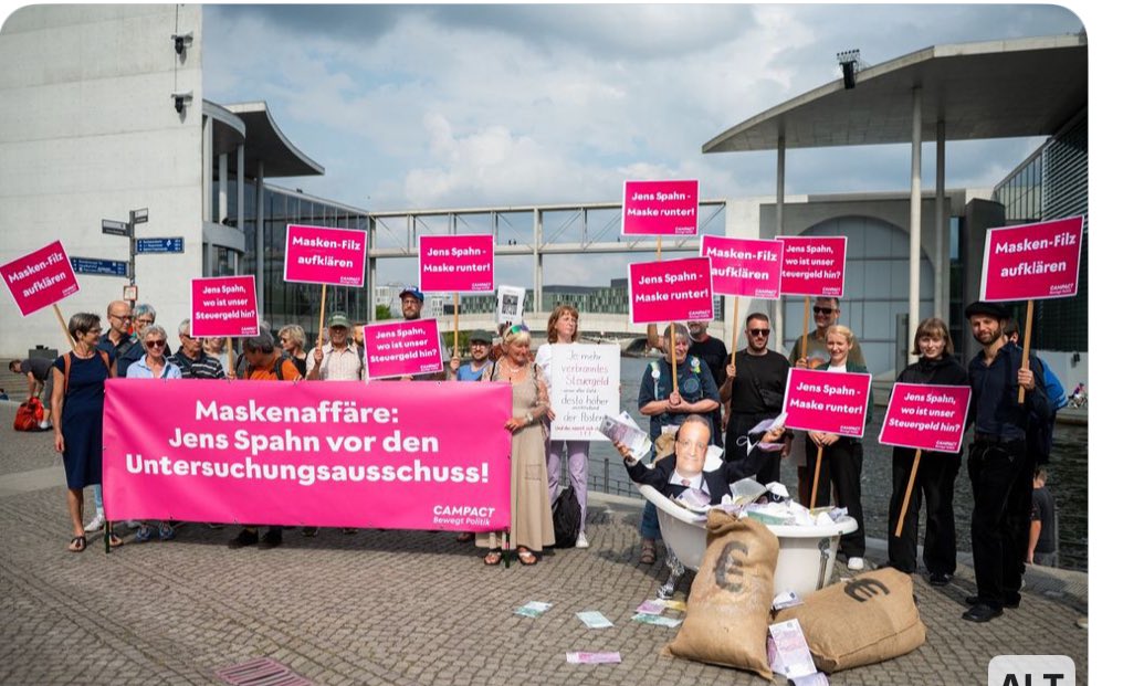 Spahn schwimmt in Skandalen – und treibt die Bundesregierung nach rechts. 

Während der Bundestag über Spahns Milliardendeals beriet, hat <a href="/campact/">Campact e.V.</a>.de deswegen heute daran erinnert: Über 400.000 Unterzeichner*innen fordern einen Untersuchungsausschuss.

SPD &amp; Union müssen endlich