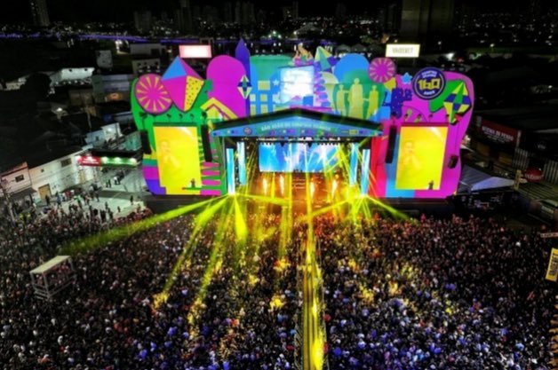 Correio Braziliense diz que o São João de Campina Grande é o maior festival junino do mundo: carlosmagno.com.br/noticias/23964…