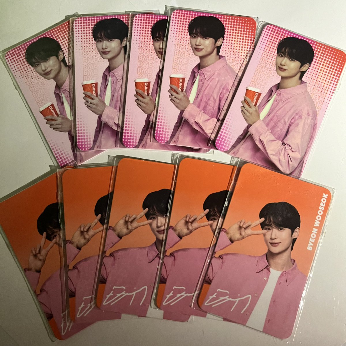 Wts Lfb Byeonwooseok's Dunkin Donut Photocard 

Version 1 ₱350 each
Version 3 200 each 

Pm tongtongs