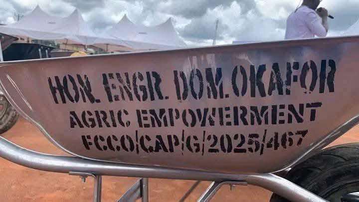Just imagine 🤦 

These people need to be thoroughly Nepaled! A whole Anambra with all the supposed sense?? And there are people sitting there listening to him give them wheel barrows as agricultural empowerment?? In 2025?

Bruh we are not just unserious, we are cowards!