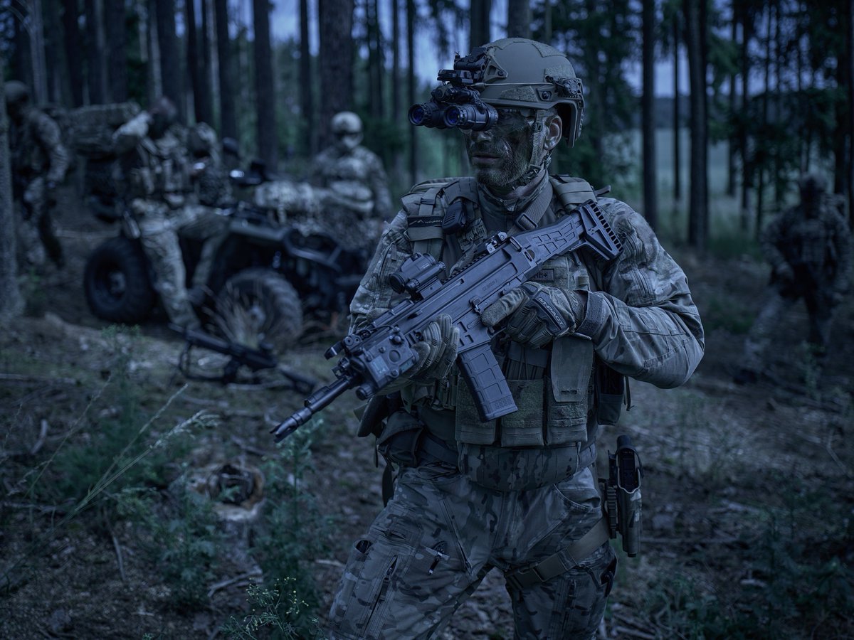 Gratulujeme České zbrojovce <a href="/CZ_GUNS/">CZ GUNS</a> k uzavření rámcové smlouvy s <a href="/ObranaTweetuje/">Ministerstvo obrany</a> na dodávky ručních palných zbraní a příslušenství v období 2025–2031, která navazuje na úspěšnou spolupráci zahájenou v roce 2011. coltczgroup.com/media-tiskove-…