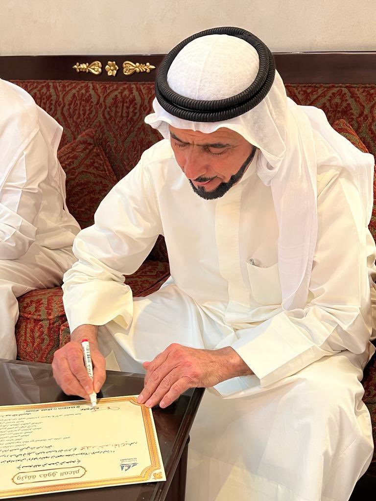 بن جامع:أتقدم بالأصالة عن نفسي ونيابة عن القبيله بالشكر الجزيل لأولياء الدم قبولهم التنازل إبننا (عبدالعزيز) المحكوم بالإعدام والذي سوف يتم تنفيذه غداً الخميس
الشكر للاخ مخلد العازمي لمساهمته بثلث مبلغ الديه البالغ إجماليها مليونين د. والمتبقي مليون و 4000 ألف ولم يتبقى إلا ساعات