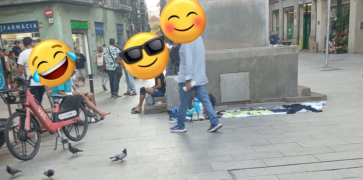 Al #raval prohibim el flea però permetem mercadillo de trastos de la brossa. 

#aixisom

<a href="/Ravalabandonat/">Raval.abandonat</a> 
#ravalabandonat