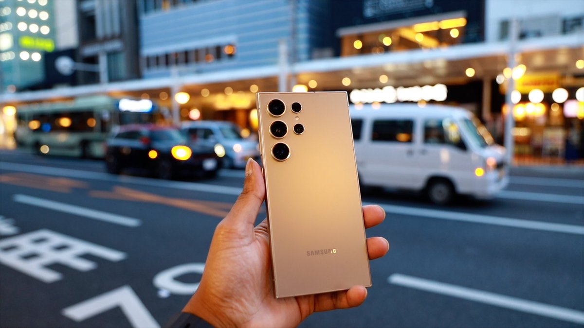 RjeyTech's tweet image. Did Apple do enough to catch up with the S25 Ultra? 

iPhone 17 Pro is still missing:

- reverse wireless charging 
- 100 X Zoom
- s25 ultra has the larger vapor cooling chamber 
- utility (s-pen)
- s25 ultra has the better Anti reflective coating