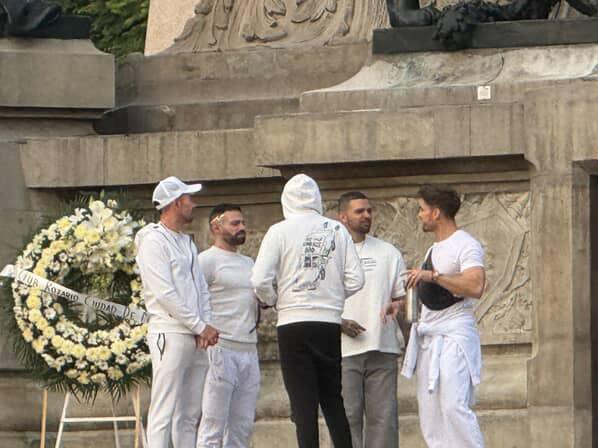 ¿Ya reabrieron al público las visitas al balcón del Ángel de la Independencia, @alessandrardlv @alccuauhtemocmx @gobiernocdmx @clara_brugada_m @turismo_cdmx_ @alefraustoguerrero? 
Porque el productor Jerry Garza subió con sus amigos en el Pride y acaba de volver a subir.
1/2.