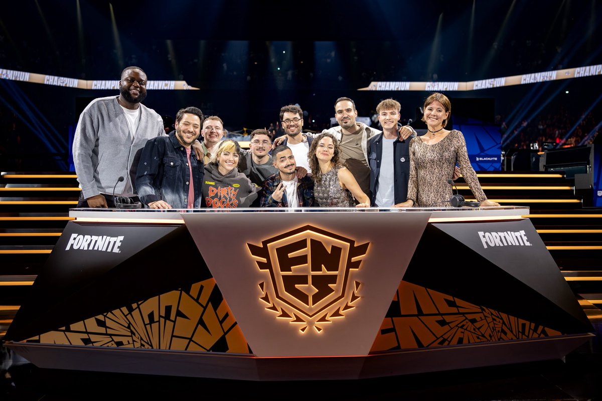 Je termine cette série de remerciements avec ce qui compte le plus : les personnes formidables qui ont donné une âme à cet événement. Sans vous, ça n’aurait pas été pareil ❤️

Merci à mes co-host <a href="/BenjiOfficiel_/">Benji 🐉</a>, <a href="/FrankieWard/">Frankie Ward</a>, et à mon co-caster <a href="/RxTSkite/">Skite</a>, partager cette scène