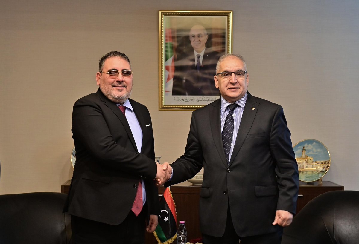 استقبل الأمين العام لوزارة الشّؤون الخارجيّة، السيّد لوناس مقرمان، بمقر الوزارة، الأمين العام لمجلس وزراء حكومة الوحدة الوطنيّة اللّيبيّة، السيّد راشد صالح الصّغير أبو غفّة، بصفته مبعوثا خاصّا لرئيس مجلس الوزراء بحكومة الوحدة الوطنيّة بدولة ليبيا، السيّد عبد الحميد الدّبيبة.
🇩🇿🇱🇾