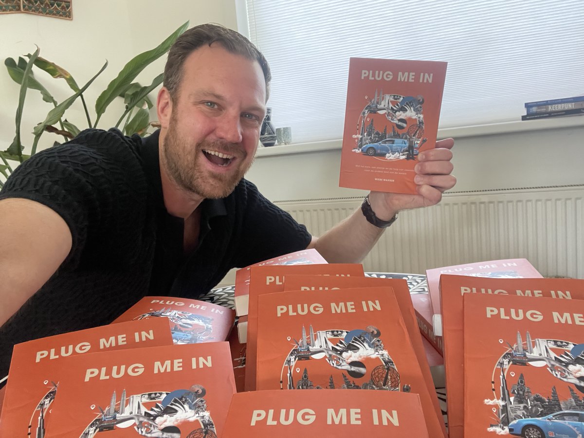 Yesss it's finally here! My book! (In Dutch through) After having it as a doc on my laptop for years, I finally have the real thing in my hand, unreal. 
Plug Me In is about my 3.5 year long journey from Amsterdam to Sydney in an electric car. Full of crazy stories. Out October 2!