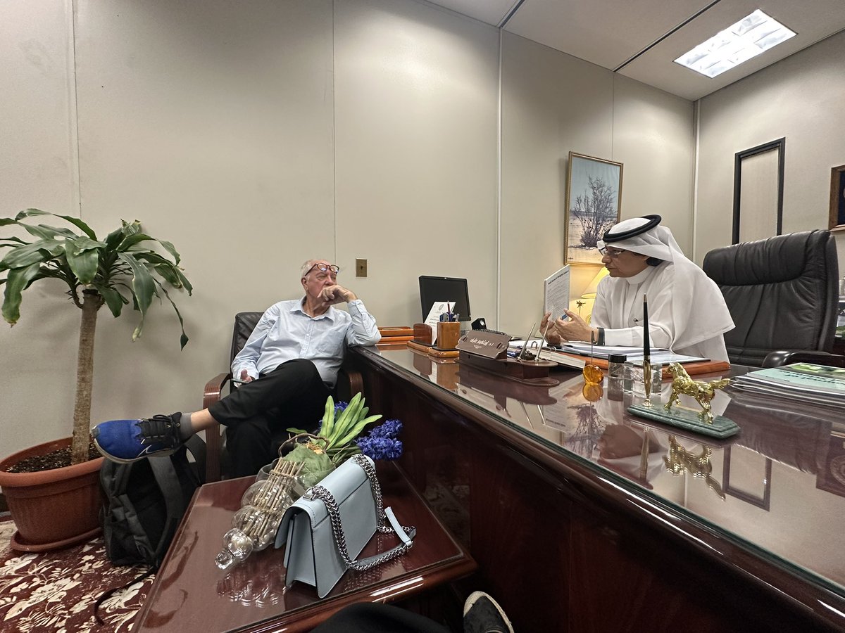 ✨ ضمن سلسلة الأنشطة العلمية المدعومة من قبل برنامج زمالة عالم تم ولله الحمد خلال هذا الأسبوع استضافة العالم المتميز Prof. Kevin Hyde ضمن البرنامج ، وعلى مدى خمسة أيام متتالية تم بحث فرص التعاون مع وحدات الجامعة المختلفة، حيث شمل برنامج الزيارة جولة على المرافق البحثية بالجامعة