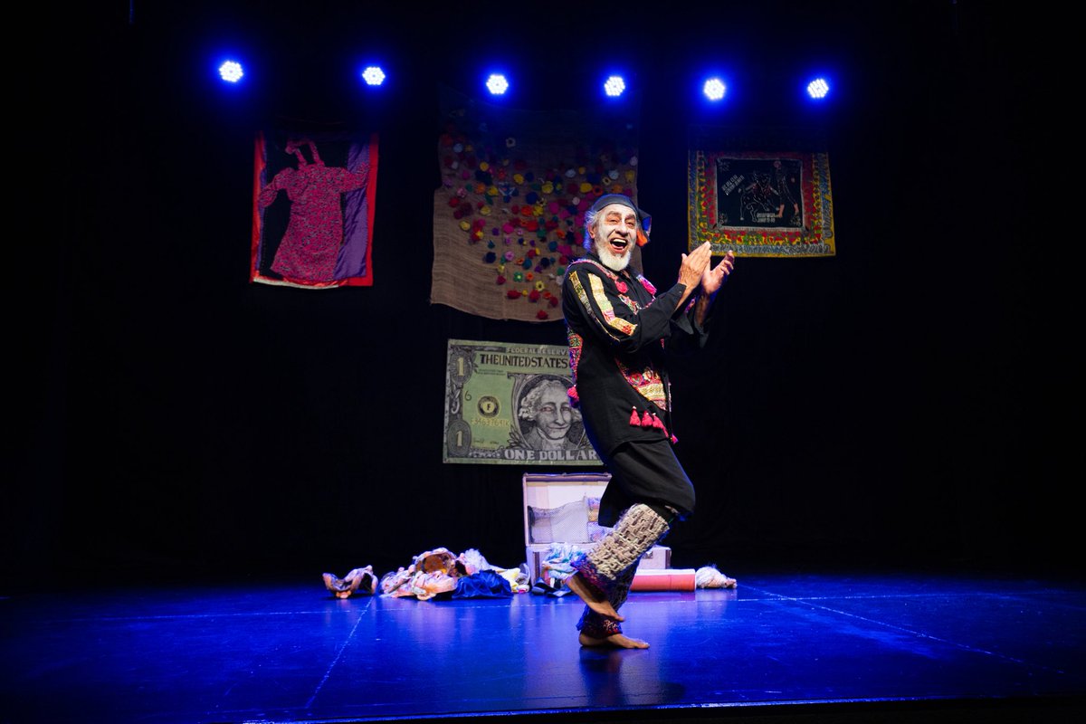 La terapia más divertida y 100% ecuatoriana 😂
Olvídate de la rutina y ven a reír con <a href="/elmiche_ecuador/">Carlos Michelena</a>, el show que convierte lo cotidiano en pura comedia 🇪🇨

📆 Viernes y sábados 19:00 | domingos 18:00
📍 elteatro del <a href="/CCIQuito/">CCI-Centro Comercial Iñaquito</a>
🎟️ elteatro.com.ec | 0995551854 | boletería