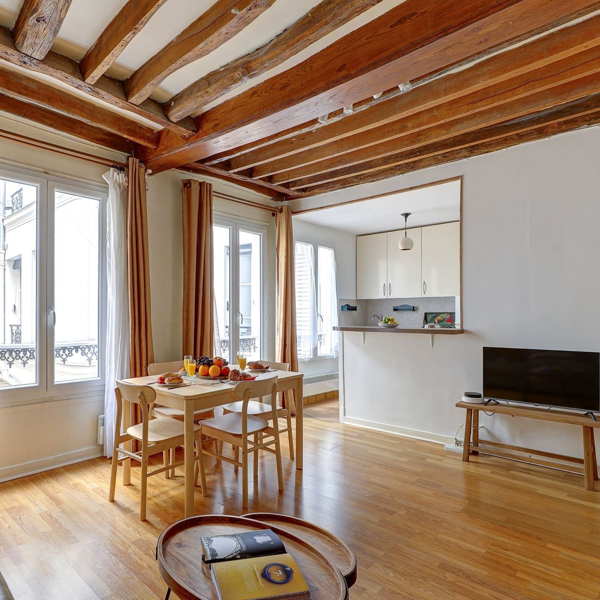 TheUpperKey's tweet image. Just onboarded!
A stunning new apartment now under UpperKey’s management in Paris’s prestigious 7th arrondissement - only steps from the Eiffel Tower.
Elegant interiors, iconic location, and fully managed with professional care.

#upperkey #airbnbparis #eiffeltowerview…