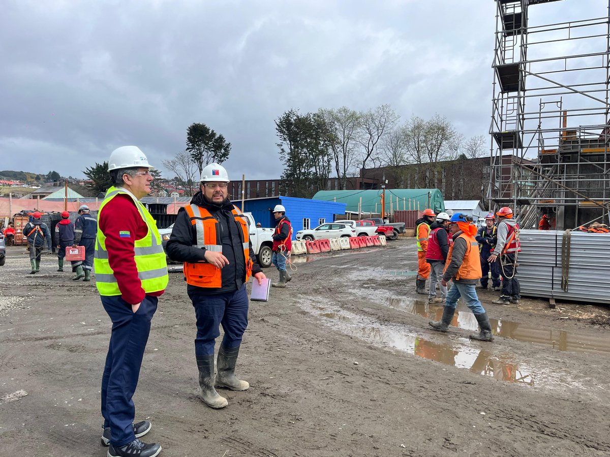 GoreLosLagos's tweet photo. Avanzan las obras de la nueva Escuela de la Cultura Fridolina Barrientos en Castro. Con $14.498 millones del Gobierno Regional, beneficiará a 360 estudiantes con formación artística. Construcción al 23% y generando empleo local. 
#LosLagos #Educación #Chiloé https://t.co/esWIKYsGP7