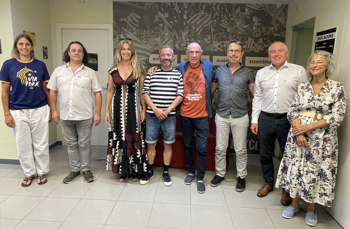 ⬛️⬜️<a href="/assemblea/">Assemblea Nacional Catalana</a> president <a href="/lluis_llach/">Lluís Llach</a> and board members Quica Sol and <a href="/ArianeHeinz/">Ariane Heinz</a> have met with <a href="/ICECintl/">ICEC</a> representatives <a href="/PhylGriffiths/">Phyl Griffiths</a>, <a href="/GeraintPanorama/">Geraint Thomas</a>, <a href="/ValckBart/">Bart De Valck</a>, Chris White and <a href="/anna_arque/">Anna Arqué i Solsona</a>, who will attend #Diada2025 tomorrow.

We, stateless peoples, are stronger united.