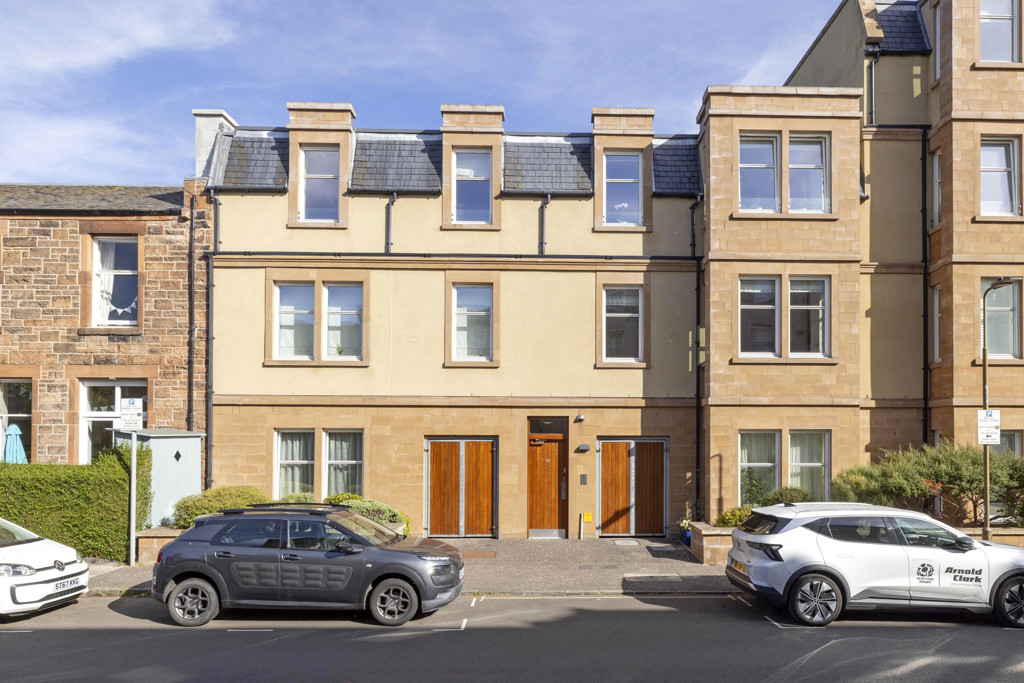 Millar Crescent, Morningside 
- Beautifully Presented Modern First Floor Flat 
- Bright Open Plan Kitchen/Sitting/Dining Room 
- Stylish Kitchen with Integrated Appliances 
- Master Bedroom with Built-In Wardrobes and En Suite 
- Second Double Bedroom with Fitted Wardrobes 
-