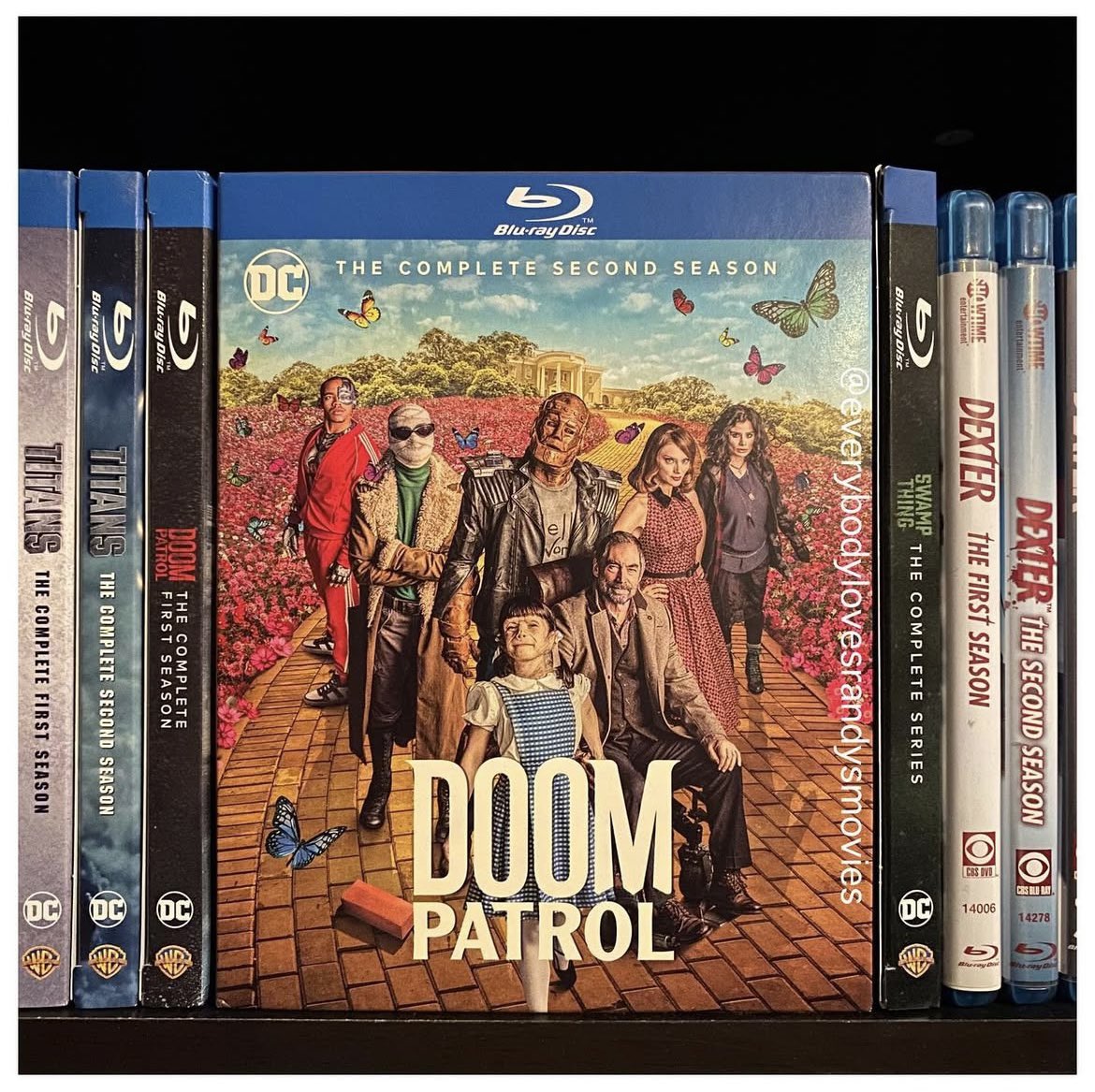 RandysMovies's tweet photo. TV Show: #DoomPatrol: Season 2 (2020)
Starring: #DianeGuerrero #AprilBowlby #MattBomer #BrendanFraser #TimothyDalton #JoivanWade
Guest Starring/Recurring: #MarkAshworth #LexLang #JulieMcNiven #AbiMonterey #MarkSheppard #KatCressida #JohnGetz #DanMartin #KarenObilom #BrianTStevenson #PhilMorris #JasonBurkey #TommySnider
Directed By: Multiple Directors
#BluRay
#CouchPotato
#TVShowCollector
#BluRayCollection
#TVShowCollection
#TVJunkie
#DCComics
#DCUTitans
#HBOMax
#PhysicalMedia
#TVTwitter