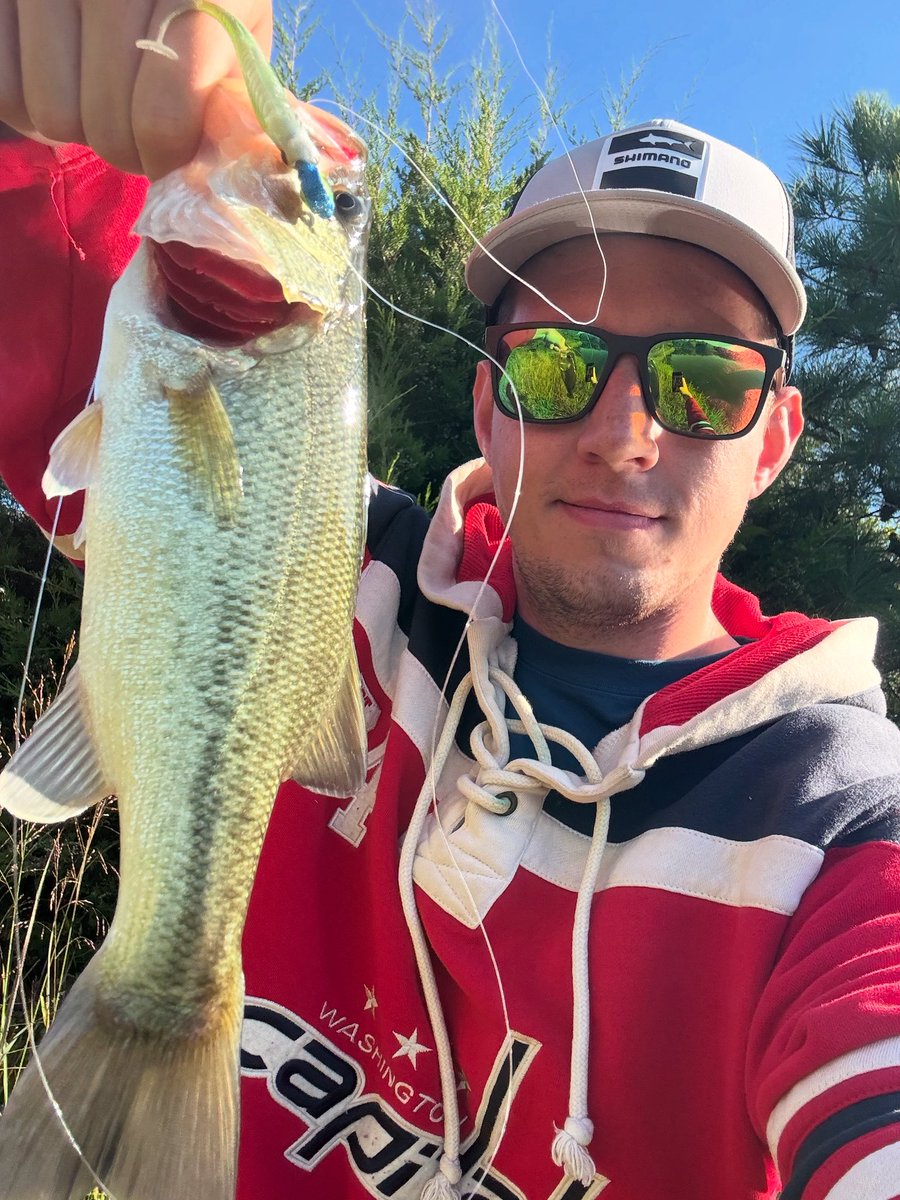 Our Current Live Bait:

Nightcrawlers
Red worms
Lugworms
Bloodworms
Minnows
Eels 
Spot
Peeler crabs
Soft crabs
Razor clams

With plenty of fresh and frozen bait to choose from!
📸 courtesy of Prostaff Adam S. who caught this largemouth bass using a 3/16oz G Eye jig head and 3.25