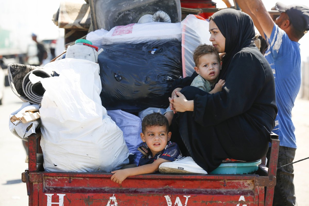 El sufrimiento de las madres de Gaza aumenta con cada orden de desalojo forzoso. Tratan de llevar a sus hijos e hijas a algún lugar seguro, pero saben que no hay seguridad y que nadie está a salvo.
Su infierno, su dolor y sus traumas son indescriptibles.
Basta ya.