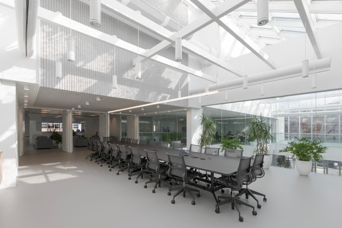 Archello's tweet image. Chevalier Morales @cmarchitectes transforms Fondaction’s Montreal headquarters into a carbon-neutral workplace through selective deconstruction, material reuse, and smart energy systems. 
buff.ly/emx1Zky 

#CarbonNeutralDesign #SmartBuilding #MaterialReuse