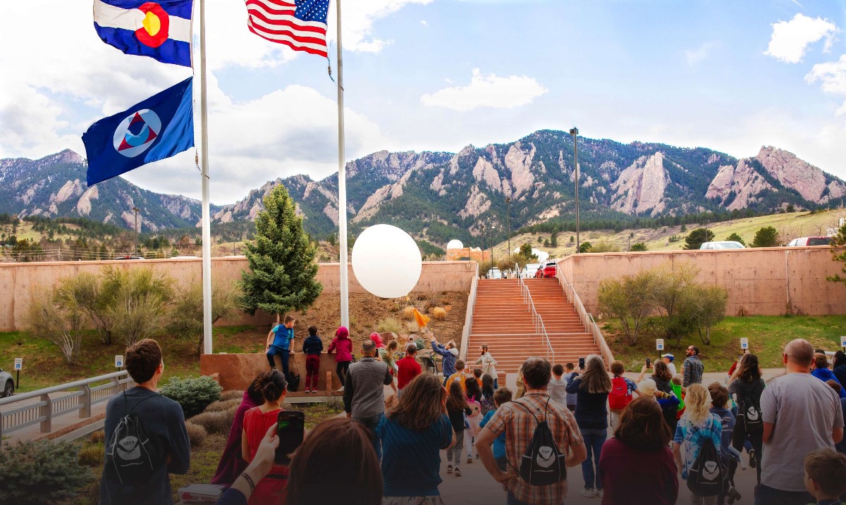Did you know that you can tour the NOAA Boulder campus, virtually or in-person? Explore teacher resources, and even be a scientist for a day through videos, activities, and more! Get started: boulder.noaa.gov/outreach/ #BackToSchoolNOAA