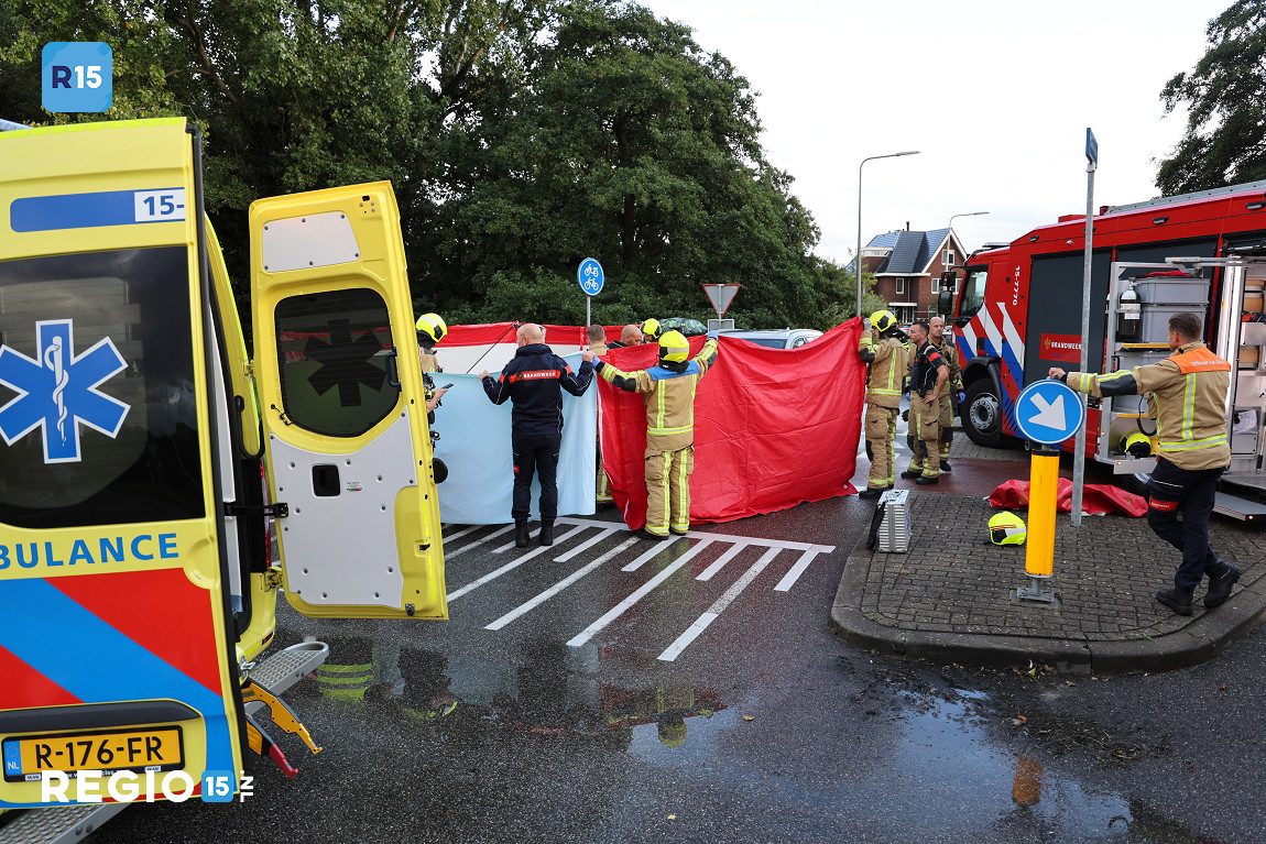regio15's tweet photo. Nu online: scooterrijder zwaargewond bij aanrijding met auto bij het #Groenepad in #Wateringen. https://t.co/LILxQy3RtG https://t.co/zT9ciDqxIJ