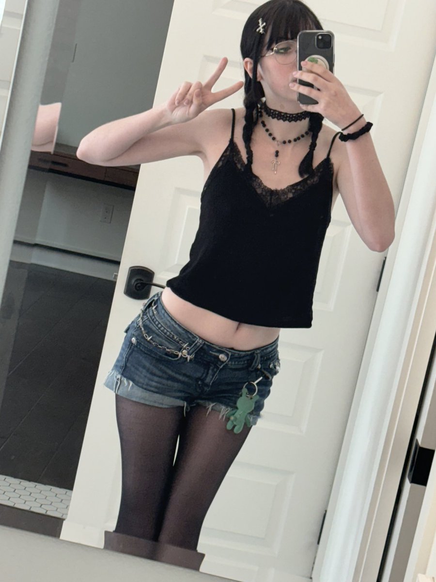 mothdevourer's tweet image. 🖤
