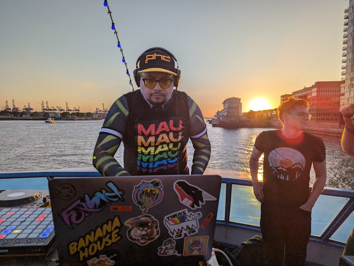 Organized and DJed at the biggest Furdance in Europe.

Played a 1500 people Event in Berlin.

Organized and hosted EF's biggest VRchat Meetup.

TIME TO RECAP!

LIVE in like 30 minutes on twitch.tv/kanamau