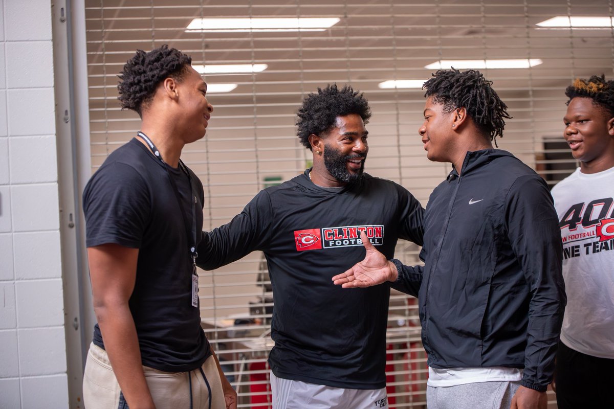 The Clinton High School Football team had a legendary visitor on Wednesday morning. Two-time NFL Super Bowl champion Malcolm Butler spoke to the team in the CHS Cafeteria.

#GoArrows
