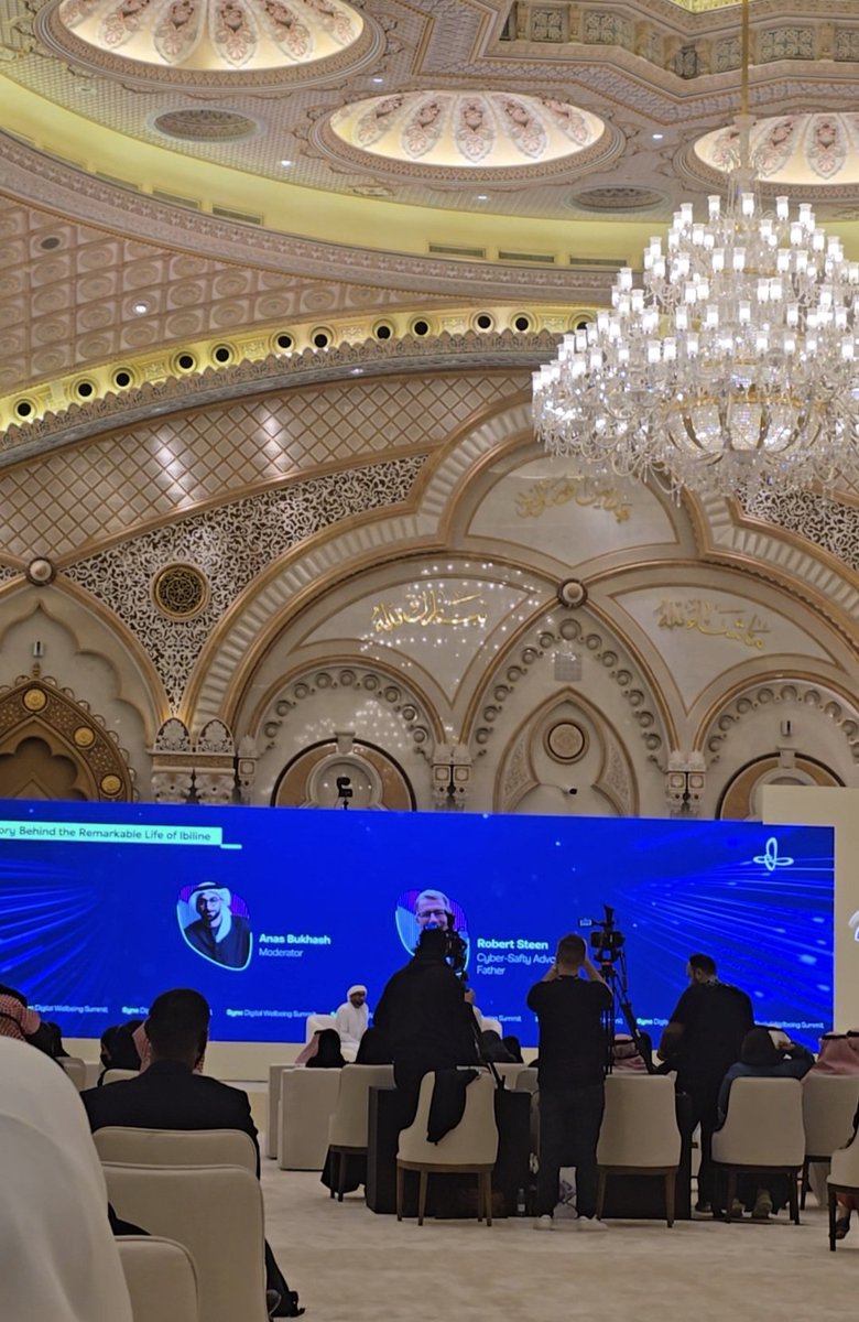 lindaalkhaled's tweet photo. #واحة_الإعلام نعيش تواصل العقول وتكامل الرؤى لصناعة إعلام المستقبل 🇸🇦
#HUMAINChat https://t.co/U7fVTRlPuB