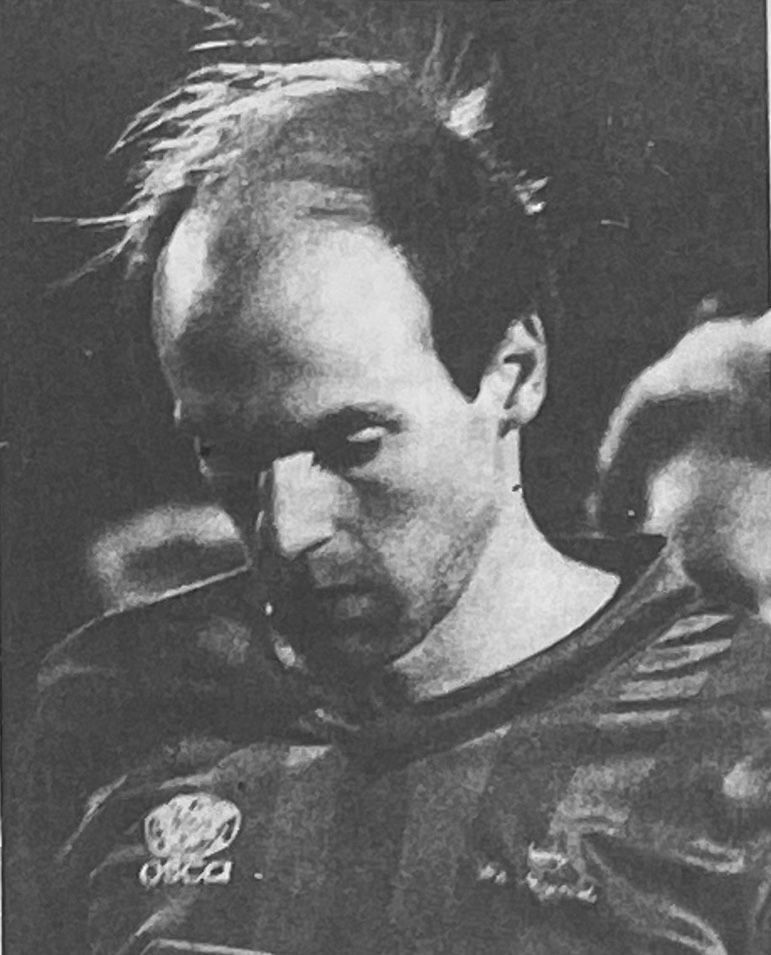 A dejected Chris Yates is head down leaving the pitch after our 3-0 defeat in an FA Cup replay away at Torquay United back in 1985…

❤️💚