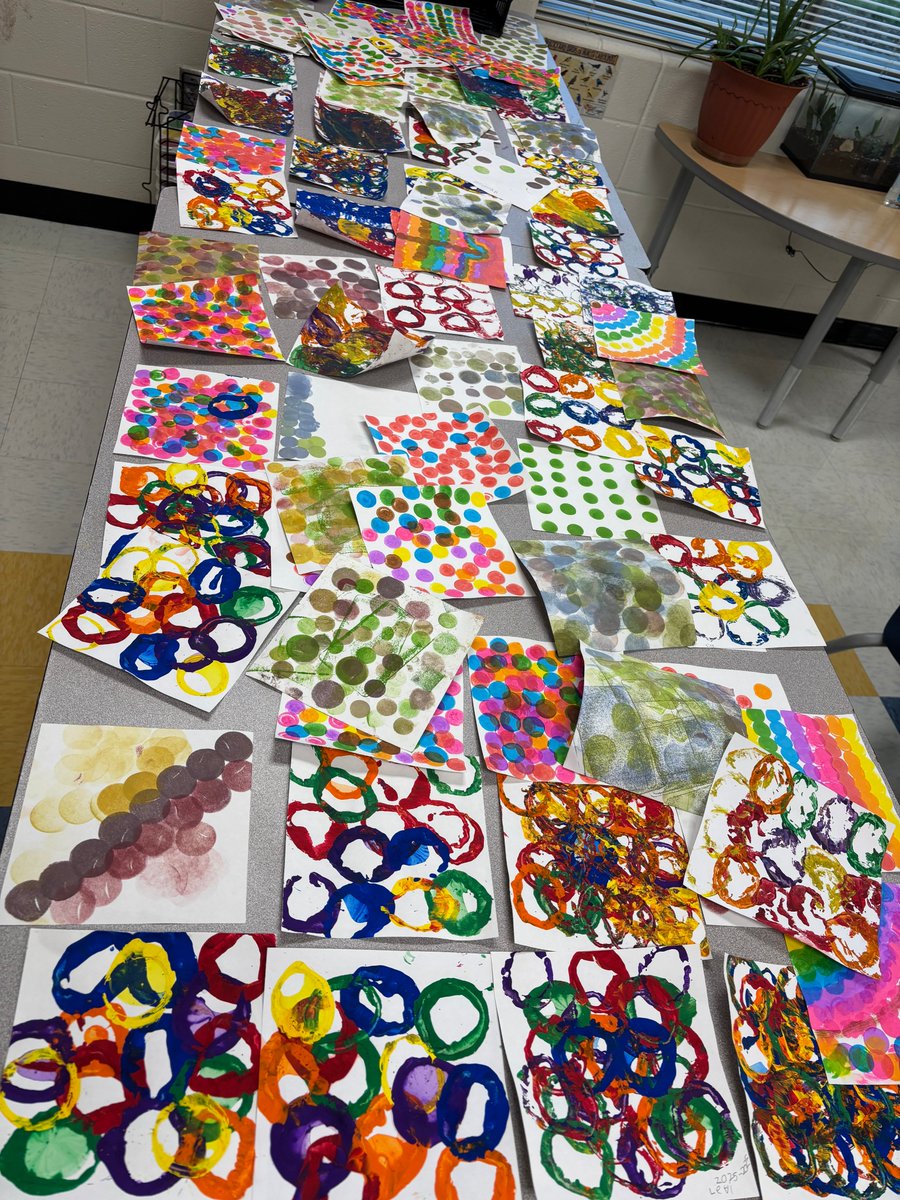 CUpton0's tweet photo. It’s almost Dot Day! Students are creating their dots for International Dot Day, which is celebrated on Sept. 15th. We read "The Dot" book which encouraged students to unleash their creativity and make their mark!

@BurkeCoSchools
@MVESbobcats
#ignitelearningbcps #allinbcps https://t.co/kxCy3N1oGD