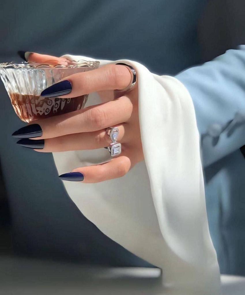 لـو أنّ للحنـين .. رائحـة مثل القهـوة
لافتضح أمـر الكثيريـن..!☕️🍂