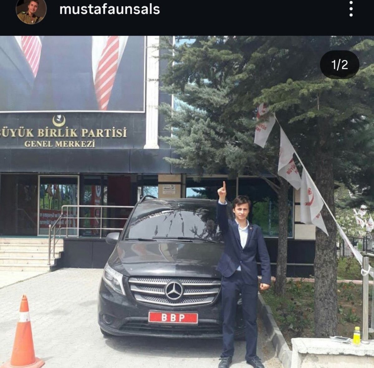 İsmi Mustafa 
Annesi BBP Kadın kolları Başkanlığı yapmış, kendisi de aktif parti üyeliği..

Şimdi İsrail ordusunda görev yapıyor ve çocuk öldürüyor!

Partiler STK'lar bunlarla dolu, uyanın srtık