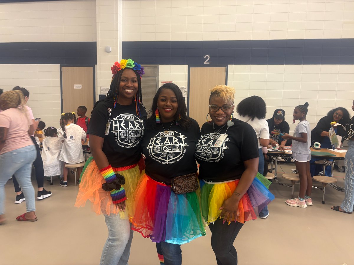 STEM Night at Outley was a hit! 🎉 Families had a blast with hands-on challenges, prizes, and pizza. Huge thanks to Phenomenal Pearls, our staff, volunteers, and families for making it a night to remember! 💡🧪🍕 #OutleySTEMNight #AliefProud <a href="/AliefScience/">Alief Science</a>