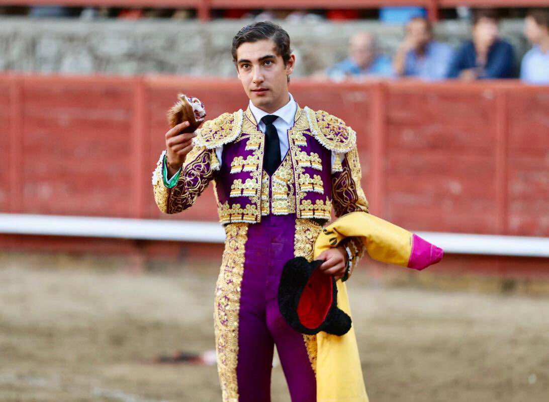 Nacho Torrejón le corta una oreja al quinto en Navaluenga
