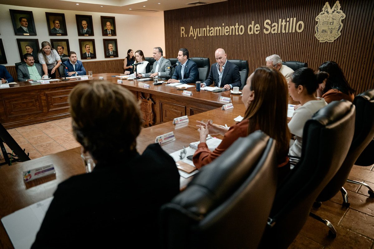 Hoy iniciamos la 1ª Sesión de Cabildo de septiembre, donde se aprobó el Presupuesto de Ingresos y Egresos. Además, con los votos de mi partido el PRI y del PAN, PRD y MC, se aprobó el programa de transporte público gratuito #AquíVamos 🚌

#PorAmoraSaltillo