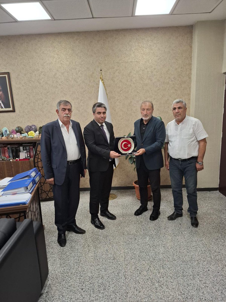 Genel Başkanımız Ömer Yılmaz, Van Büyükşehir Belediyesi Genel Sekreteri Ulaş Akhan, VASKİ Genel Müdürü Emre Eşme ve Van Büyükşehir Belediyesi Teftiş Kurulu Başkanı Kamuran Sarıkaya’yı makamında ziyaret etti.

➡️ ozguvensen.org/2025/09/10/gen…