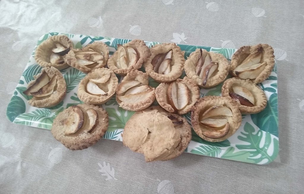 PreMilford's tweet image. We have been harvesting our apples from our tree in the allotment. We leave the fallen fruit for the insects. The children took their turns to make the pastry for delicious apple pies! @NewForestSussed  #preschoollearning #preschoolallotment