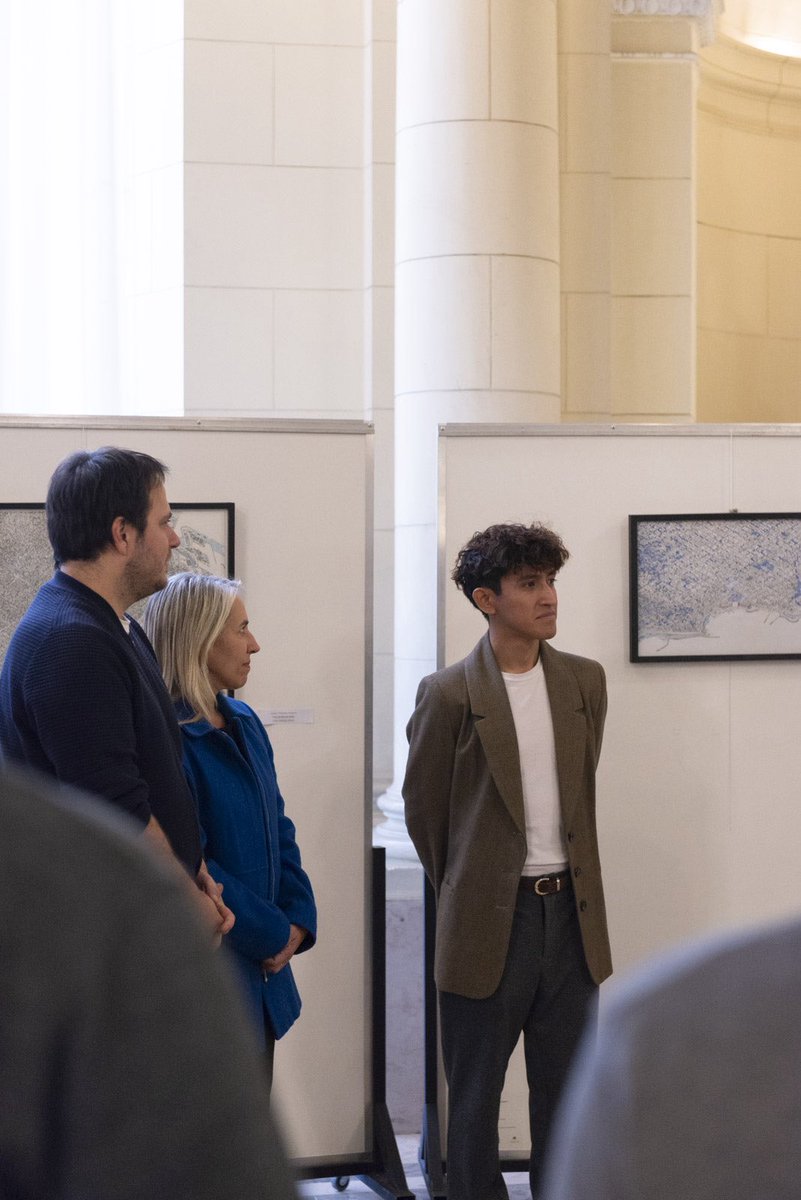 En 2020 con la pandemia no podía cursar así que me puse a dibujar para matar el tiempo y se me ocurrió subir los dibujos a Twitter

En 2024 terminé exponiendo en la Legislatura de la Ciudad de Buenos Aires