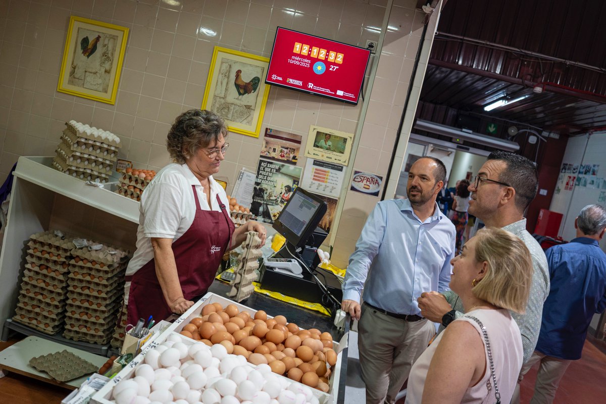 Vicente Mompó Aledo (@vicente_mompo_) on Twitter photo Més de 3.000 comerços valencians tancats. Tres de cada cinc afectats no han pogut reobrir encara. Són dades demolidores.
No podem permetre que els nostres negocis locals abaixen la persiana, per això des de la <a href="/dipvalencia/">Diputació de València</a> actuem i ho fem a través d’una campanya de bons comerç, Més de 3.000 comerços valencians tancats. Tres de cada cinc afectats no han pogut reobrir encara. Són dades demolidores.
No podem permetre que els nostres negocis locals abaixen la persiana, per això des de la <a href="/dipvalencia/">Diputació de València</a> actuem i ho fem a través d’una campanya de bons comerç,