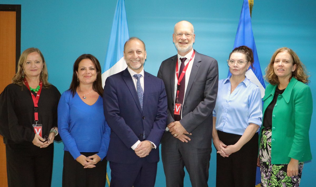 El Rep. <a href="/Carlosoctavio25/">Carlos Benitez Verdún</a> recibió a funcionarios de la Agencia Sueca de Cooperación para el Desarrollo Internacional - SIDA- y <a href="/SwedeninGT/">Suecia en Guatemala</a> para reafirmar el compromiso en el fortalecimiento de la gobernabilidad,  transparencia y desarrollo en Guatemala🫱🏽‍🫲🏾🇬🇹