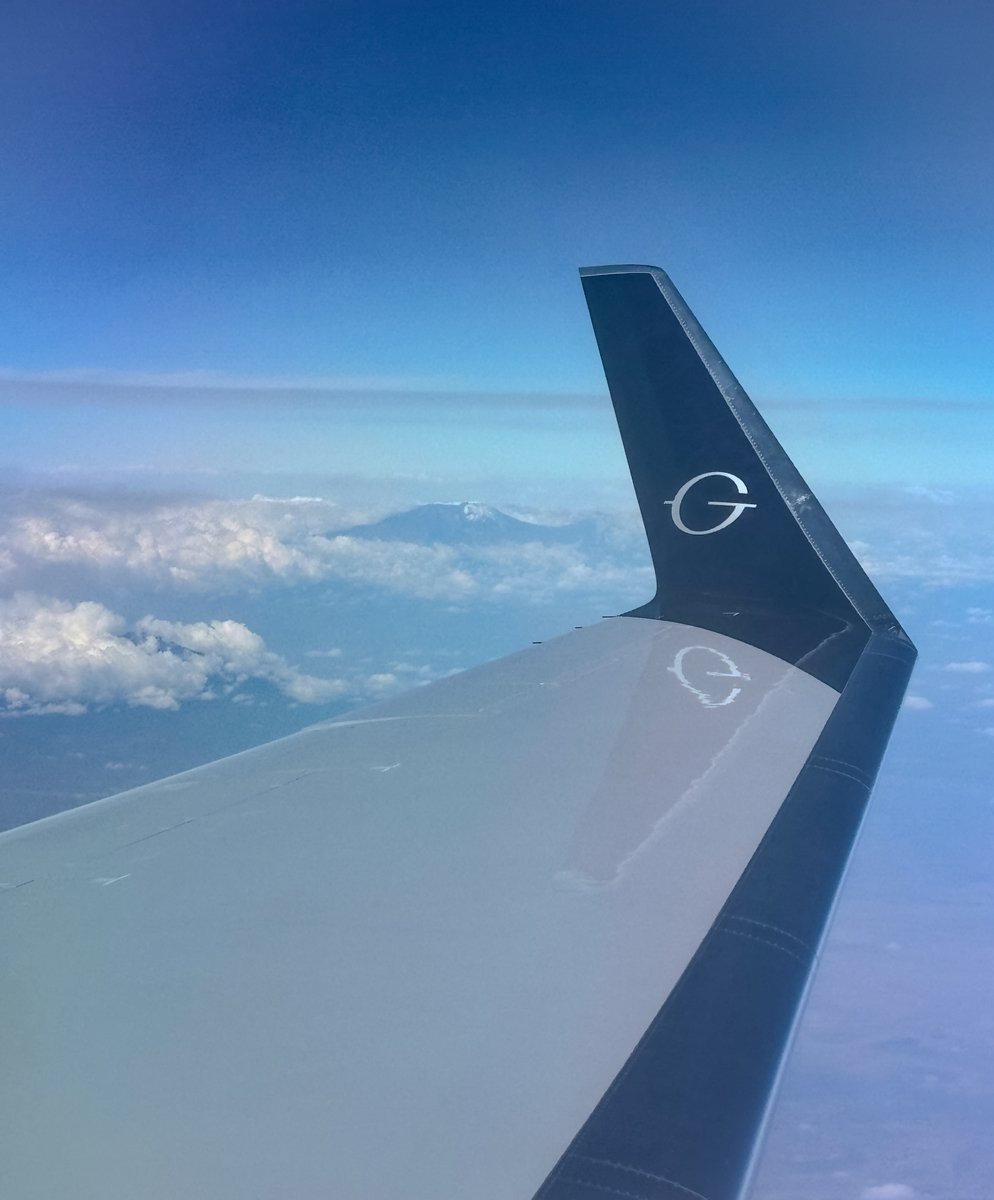 GulfstreamAero's tweet image. Quiet moments above Africa as two legends meet — the mighty #G600 and Mount Kilimanjaro. #WingtipWednesday