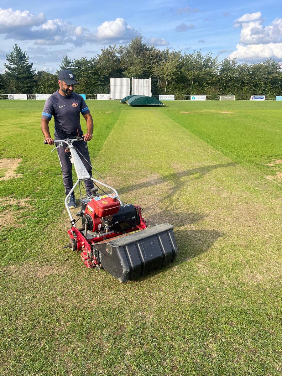 Massive thanks to Maz for his outstanding work throughout the season and for producing another fine strip for our last game 🙏👏

#Cricket #CookhamDean #Berkshire #BerkshireCricket