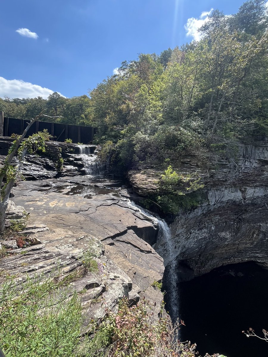 DanielleDozier's tweet image. DeSoto Falls is looking pretty today! #alabama #falls #nature