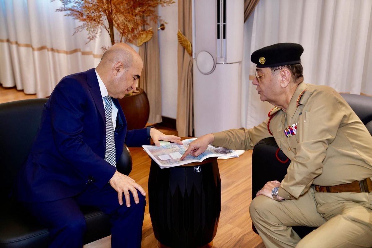 عقدنا اليوم اجتماعاً موسعاً مع وزير الإعمار والإسكان والبلديات العامة السيد بنكين ريكاني، وبحضور عدد من الشركات المنفذة لمشروع مدينة الفرسان، حيث اتفقنا على المباشرة الفورية بالأعمال التنفيذية، وفق أعلى المواصفات الفنية، وبما يحقق طموحات وتطلعات أبطال وزارة الدفاع وعوائلهم.

كما