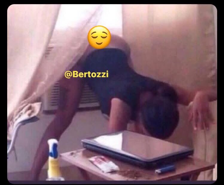 BertozziAna1's tweet photo. L’ IPhone 17 est sorti , ça va chauffer avec les filles de Douala . https://t.co/ofufhkICil