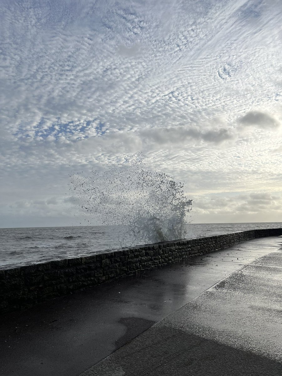 Ça remue à Damgan avec les grandes marées ! 
#bretagne #morbihan #océan #marées #vent <a href="/morbihan_fr/">Département du Morbihan</a> <a href="/MeteoBretagne/">Météo Bretagne</a> <a href="/regionbretagne/">Région Bretagne</a>